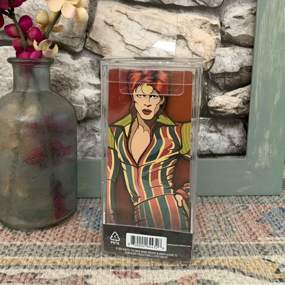2019 FiGPiN David Bowie Ziggy Stardust #177 Collectible Enamel Display Case Pin - Picture 4 of 6